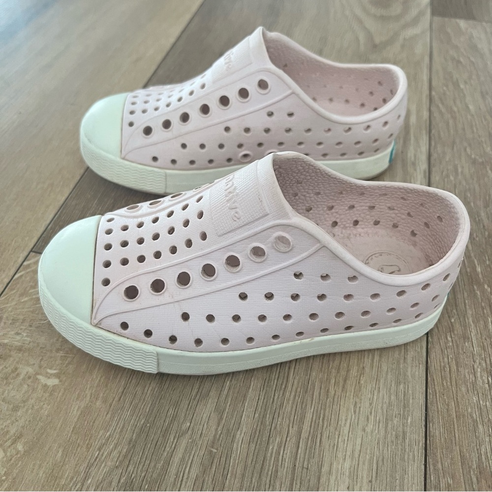 Light pink Native Toddler Sandals - Picture 2 of 6